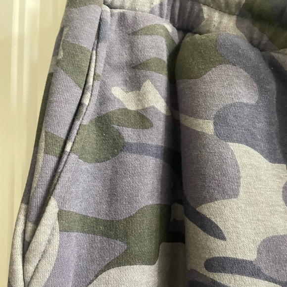 Zenana NWOT Purple Camo Joggers XL - Picture 2 of 4